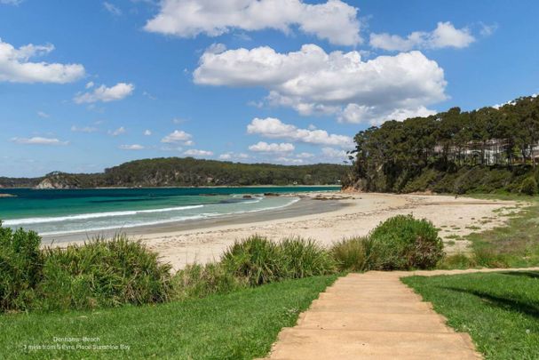 Spacious 3-Bedroom Duplex in Sunshine Bay - Photo 1