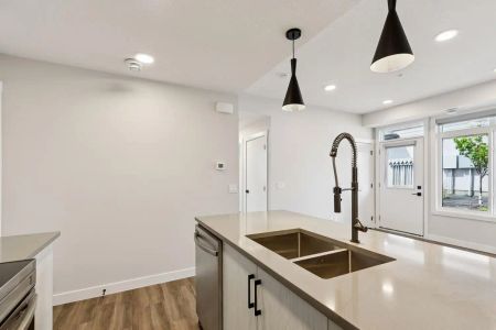 Livingston Townhomes — 2 bedroom, 1 bathroom and garage - Photo 3