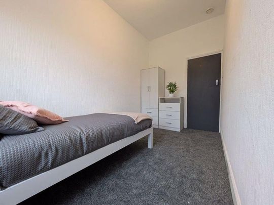 1 bedroom in a house share to rent - Photo 1