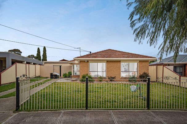 Space, Storage and Suburban Serenity - Photo 1