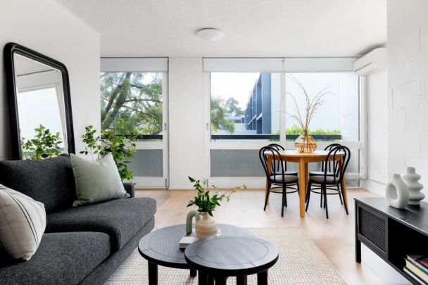 Fresh, Modern Living in a Premium East Melbourne Pocket - Photo 1