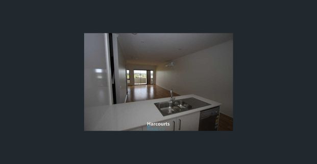 Modern Three Bedroom Home in Craigieburn - Photo 1