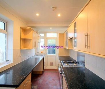 Deynecourt Gardens, Wanstead, E11 - Photo 6