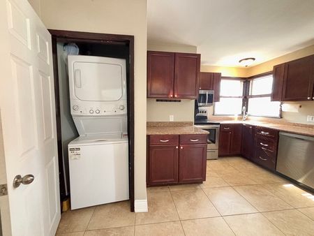 $2,200 / 3 br / 1 ba / 273 East 45th st - Photo 2