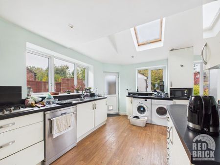 3 bedroom semi-detached house to rent - Photo 3