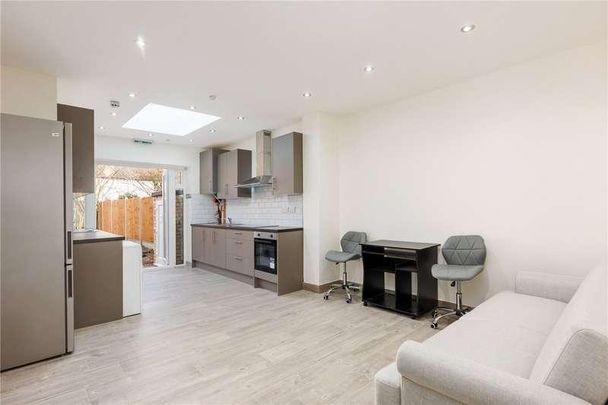 Westway, London, W12 - Photo 1