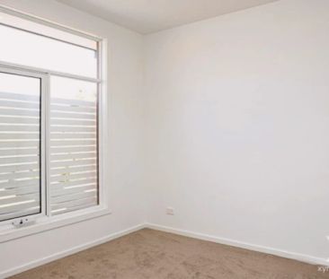 4 Bed, 3 Bath - Photo 5