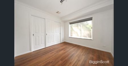 THE ULTIMATE IN TOWNHOUSE LIVING! - Photo 3
