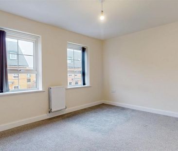 4 bedroom semi-detached house to rent - Photo 6