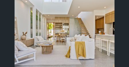 A Luxurious Coastal Sanctuary - Photo 3