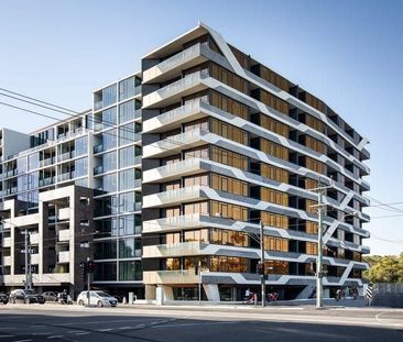 Top-Floor Riverside Apartment - Photo 1