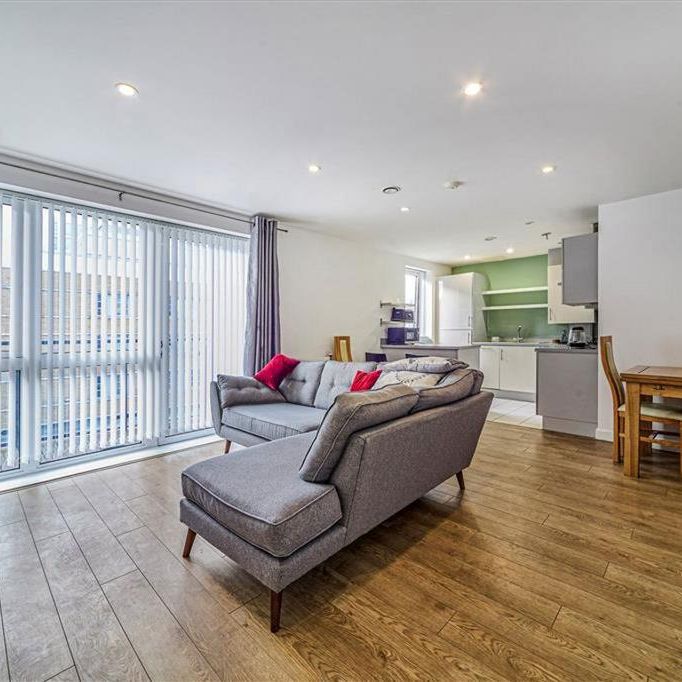 3 bedroom flat to rent - Photo 1