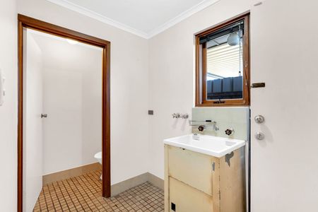 Spacious Well-Maintained Two Bedroom Unit - Photo 5