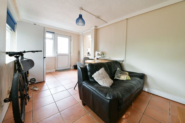 Room in a Shared House, The Highway, BN2 - Photo 1