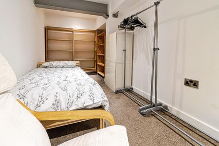 1 bedroom penthouse to rent - Photo 3