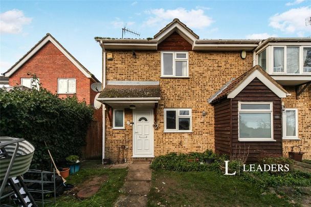 3 bedroom semi-detached house to rent - Photo 1