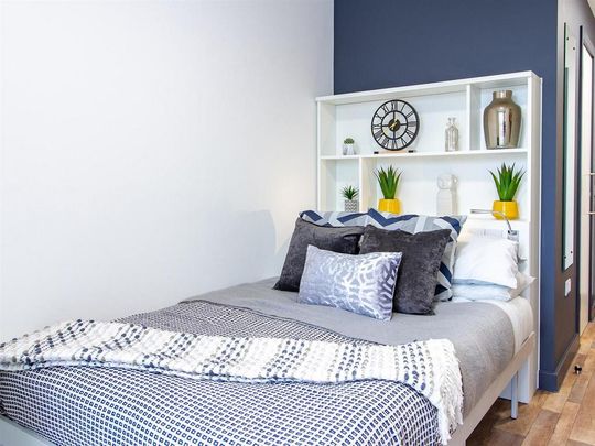 1 bedroom in a flat share to rent - Photo 1