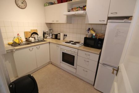2 bedroom ground floor flat to rent - Photo 5