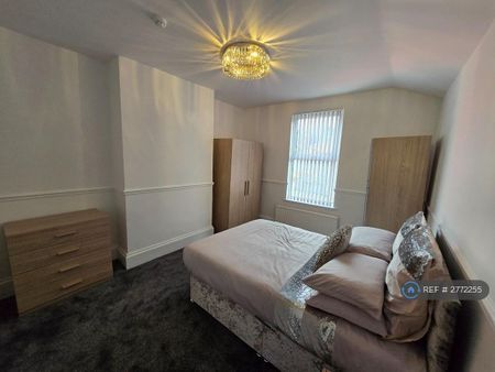 1 bedroom in a house share to rent - Photo 4