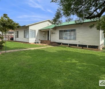 THREE-BEDROOM HOME WITH GARAGE - Photo 4