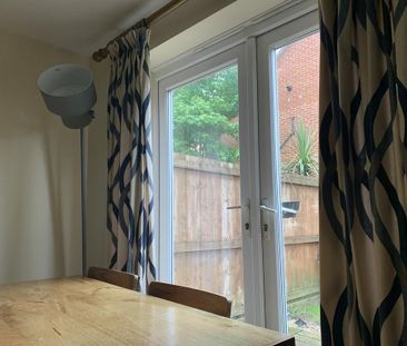 2 bedroom mews to rent - Photo 5