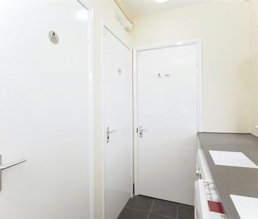 Room 8, 5a Church Street, Esher, Surrey, KT10 flat to rent - Photo 4