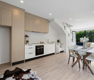 6/10 Hutchinsons Road, Bucklands Beach, NZ 2014 - Photo 5