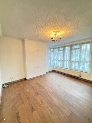 1 Bed Flat, Longbridge Road, IG11 - Photo 1