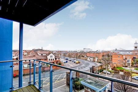 2 bedroom apartment to rent The Blue Building, Gunwharf Quays, Portsmouth, PO1 - Photo 4