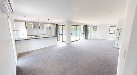Awapuni - 3 Bedrooms - Photo 2