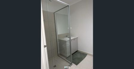 APPLY NOW & GET 1 WEEK FREE RENT! PRIVATE, LOCKABLE ENSUITE ROOM IN A NEW SHARED HOUSE! - Photo 4