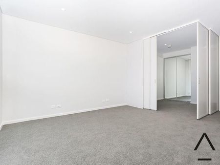 One bedroom apartment with a large flexible floorplan! - Photo 3