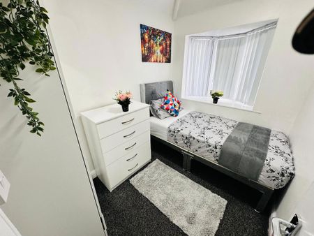 1 bedroom in a house share to rent - Photo 2