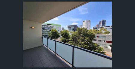 2 Bedrooms with Study & Split Level for RENT at Form! - Photo 5