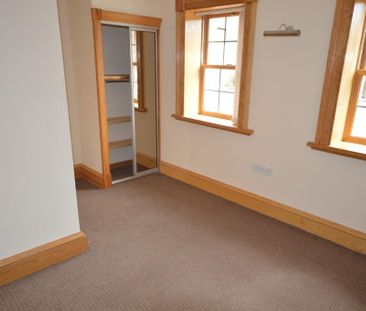 3 bedroom end of terrace house to rent - Photo 4