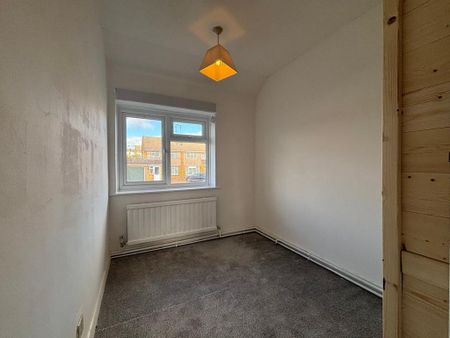 3 bedroom semi-detached house to rent - Photo 4