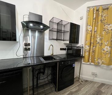 Studio Flat, Banff Road, M14 - Photo 1