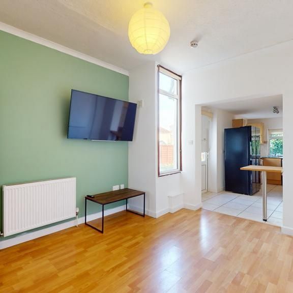 6 bedroom house to rent - Photo 1