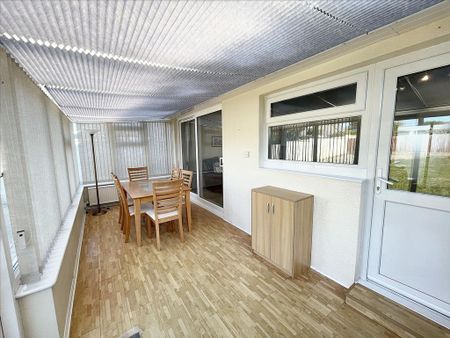 3 bedroom detached bungalow to rent - Photo 2