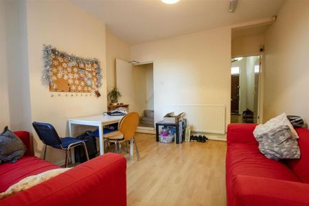 6 bedroom house to rent - Photo 2