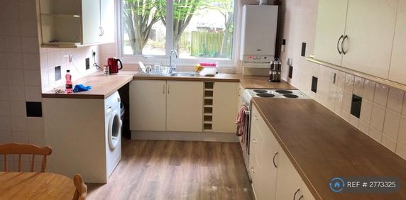 1 bedroom in a house share to rent - Photo 2