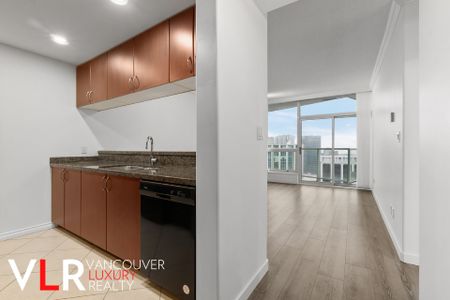 Condo in Downtown Vancouver, BC - Photo 4