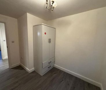 4 bedroom terraced house to rent - Photo 6