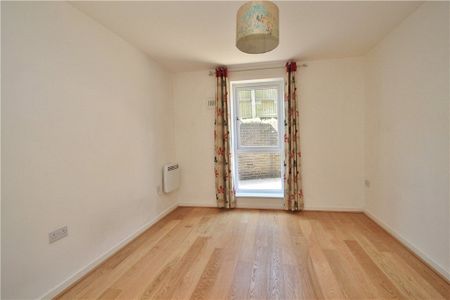 Guildford Road, Woking, Surrey, GU22 7RF - Photo 3