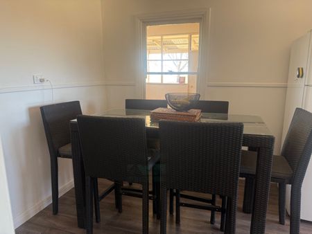 Lovely Banks - Photo 2