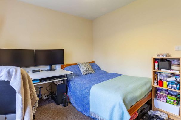 6 bedroom semi-detached house to rent - Photo 1