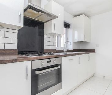 2 bedroom coach house to rent - Photo 3