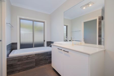 13 Sandcastle Street, Fern Bay NSW 2295 - House For Rent | Domain - Photo 4