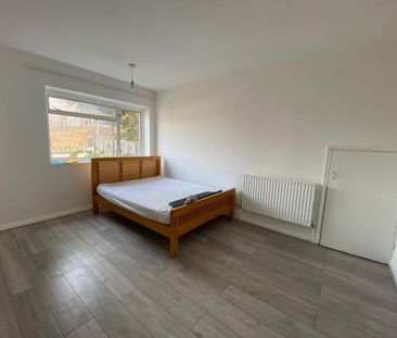 2 bedroom maisonette to rent - Photo 2