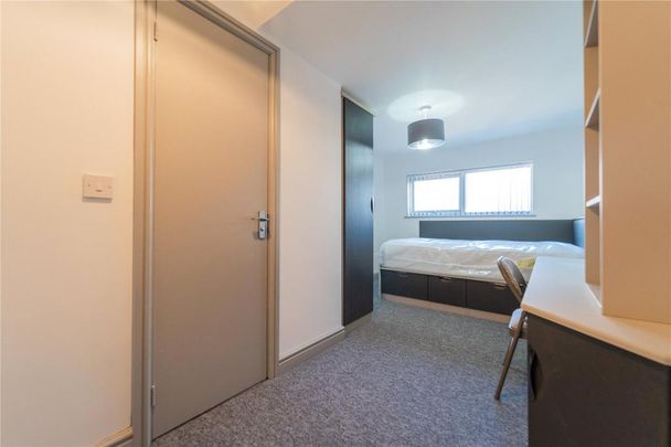 6 bedroom house to rent - Photo 1